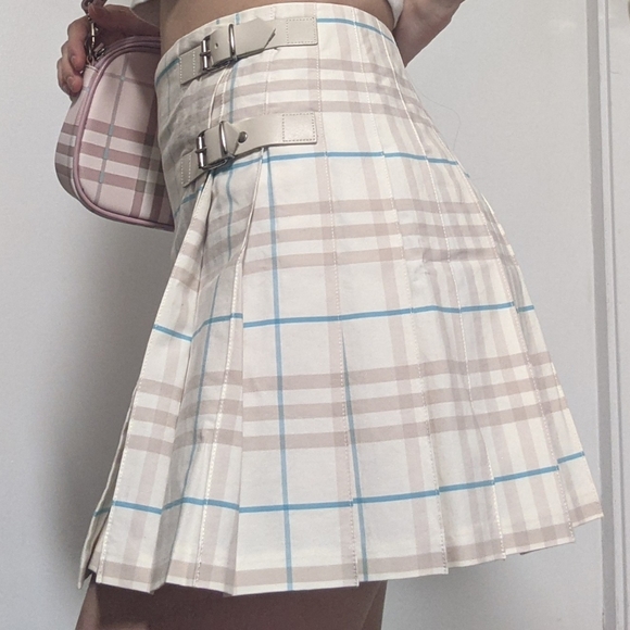 SOLD Burberry Pleated Plaid Mini Skirt Authentic - Picture 2 of 15